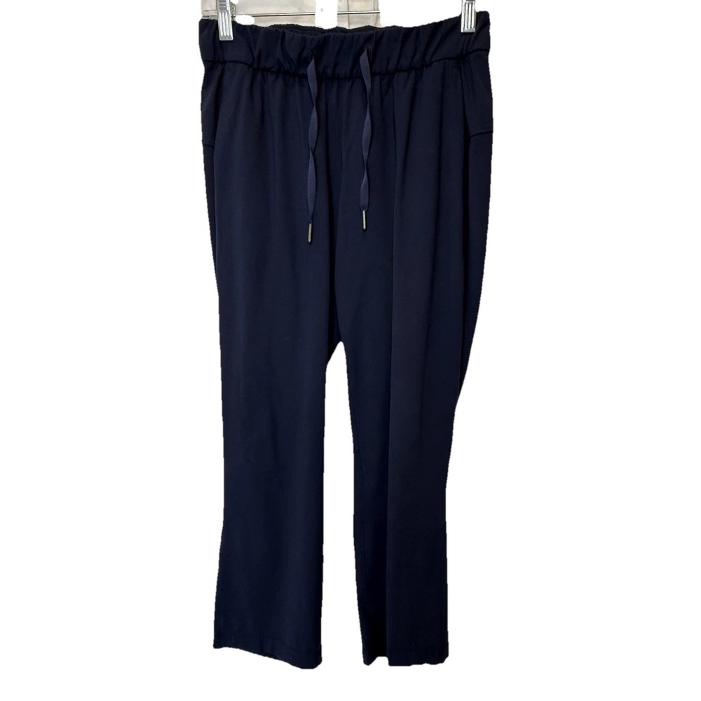 Lululemon On the Fly Crop *Woven 23" in Navy Blue Size 4 MSRP $98 Drawstring